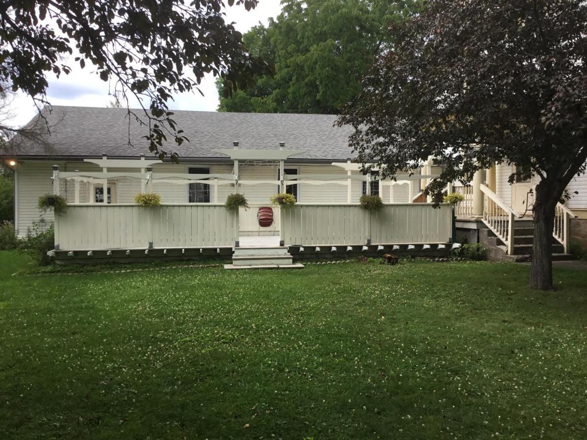 Marmora And Lake Inn And Victorian Diner Exterior photo