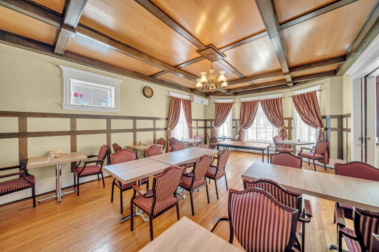 Marmora And Lake Inn And Victorian Diner Exterior photo