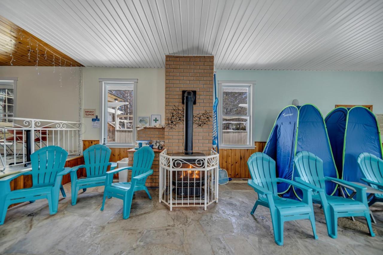 Marmora And Lake Inn And Victorian Diner Exterior photo