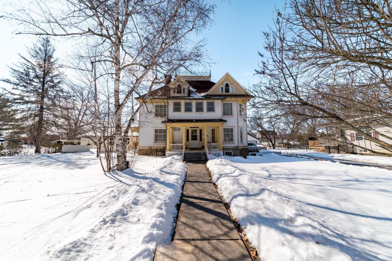 Marmora And Lake Inn And Victorian Diner Exterior photo