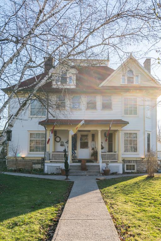 Marmora And Lake Inn And Victorian Diner Exterior photo
